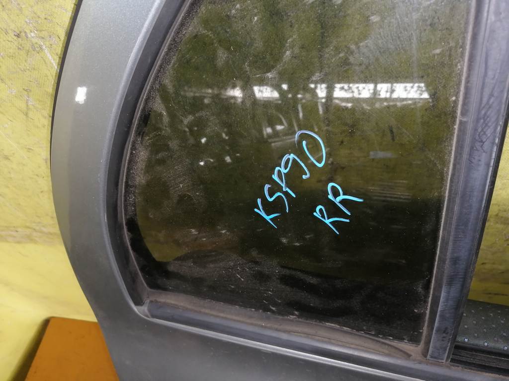 VITZ KSP90 ДВЕРЬ ЗАДНЯЯ ПРАВАЯ ДЕФЕКТ Toyota Vitz 1