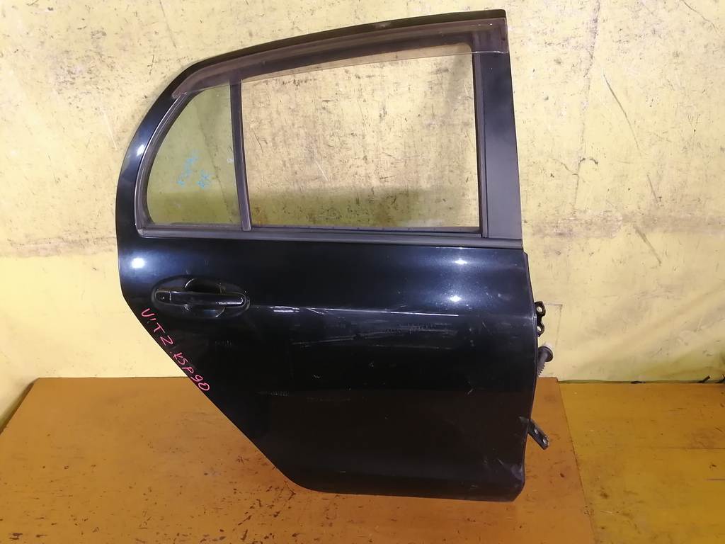 дверь Toyota Vitz