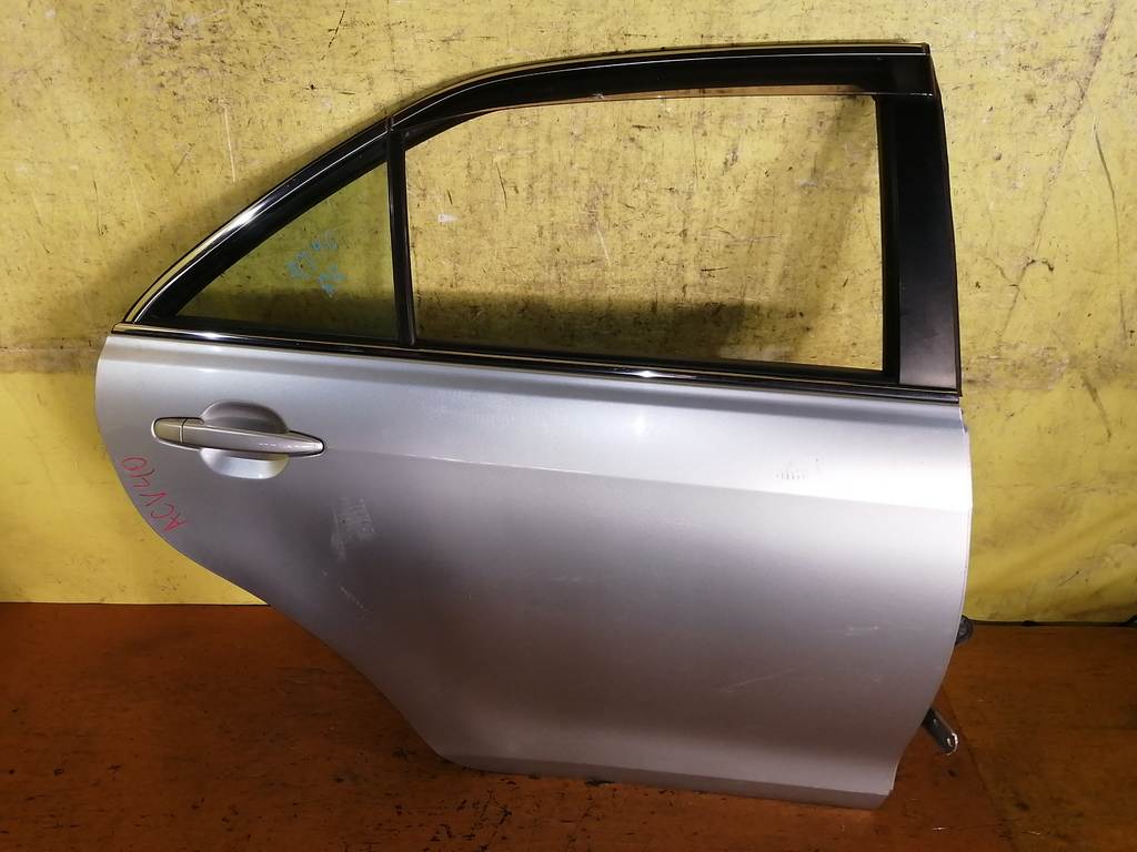 дверь Toyota Camry