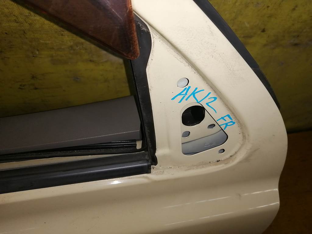 MARCH AK12 ДВЕРЬ ПЕРЕДНЯЯ ПРАВАЯ Nissan March