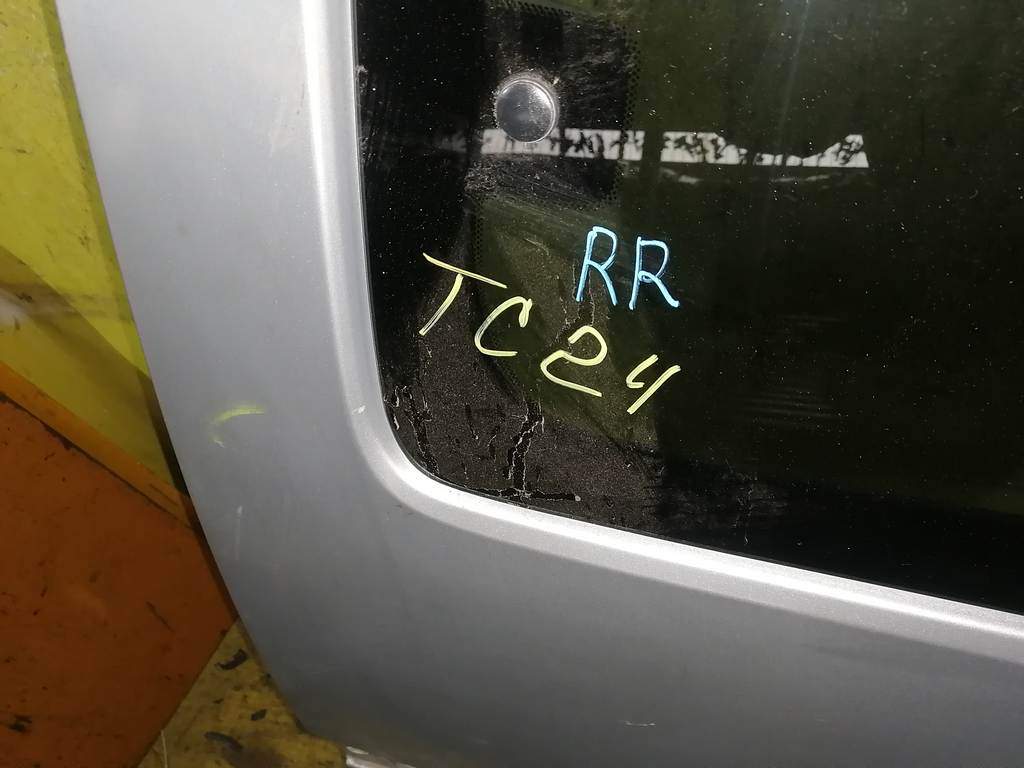 SERENA TC24 КРЫЛО ЗАДНЕЕ ПРАВОЕ Nissan Serena 1
