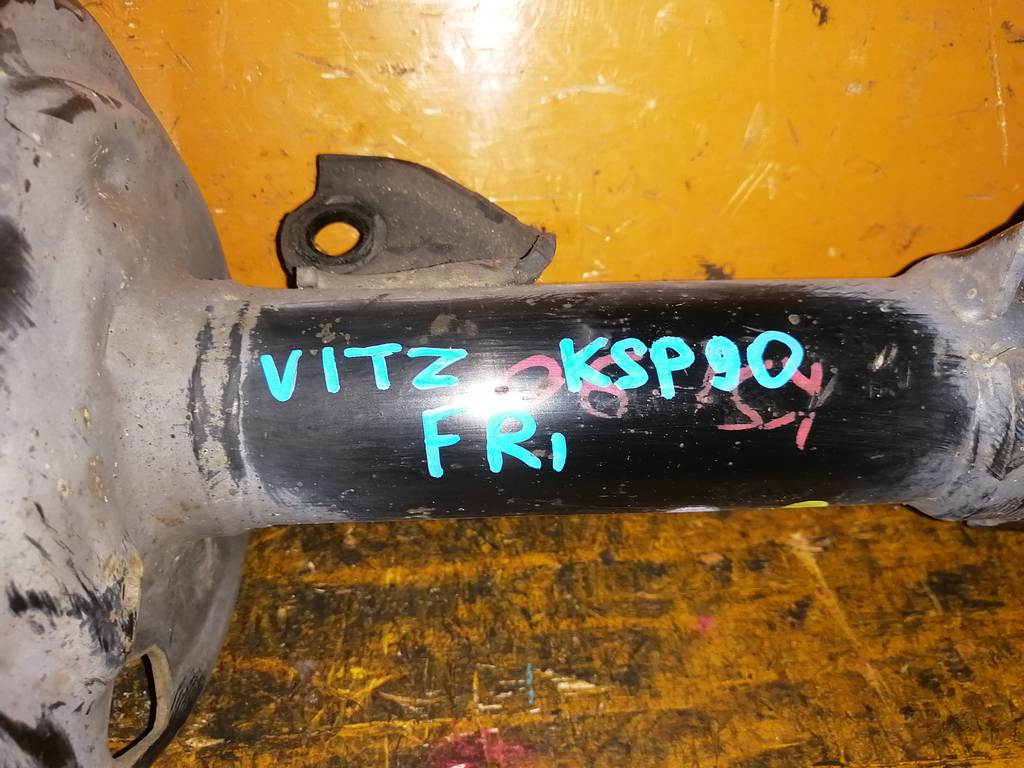VITZ KSP90 СТОЙКА ПЕРЕДНЯЯ ПРАВАЯ 1 Toyota Vitz