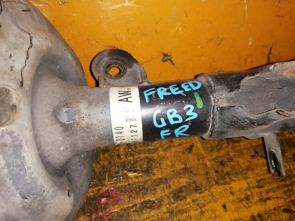 FREED GB3 СТОЙКА ПЕРЕДНЯЯ ПРАВАЯ Honda Freed