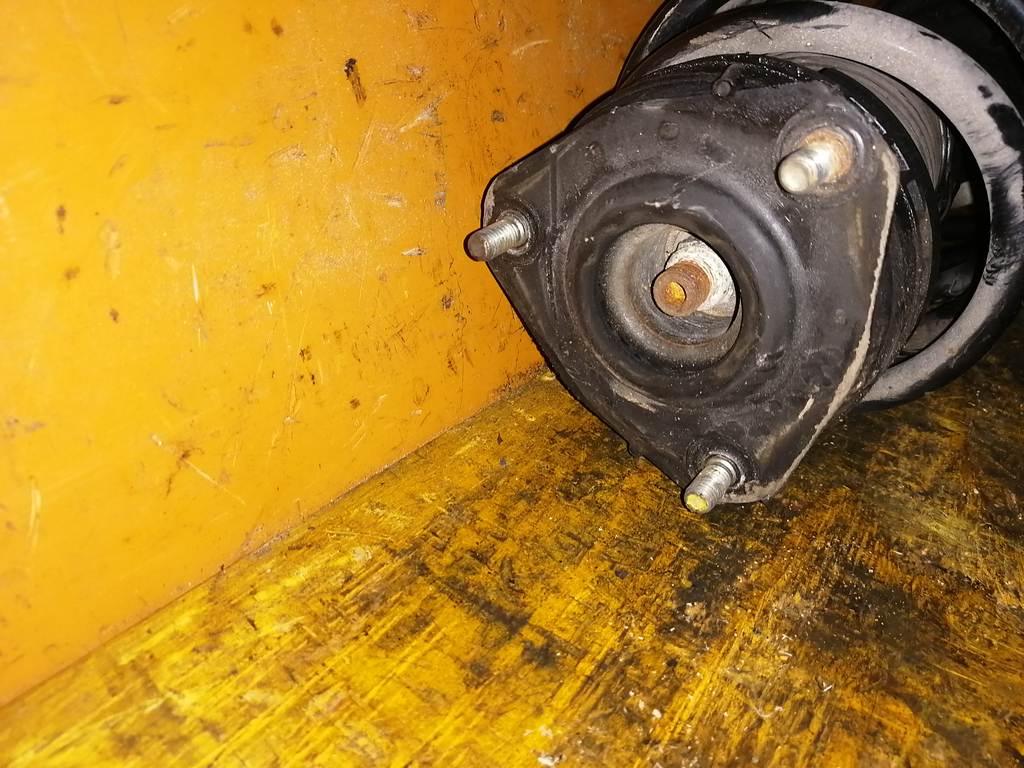 стойка Mazda Demio 3