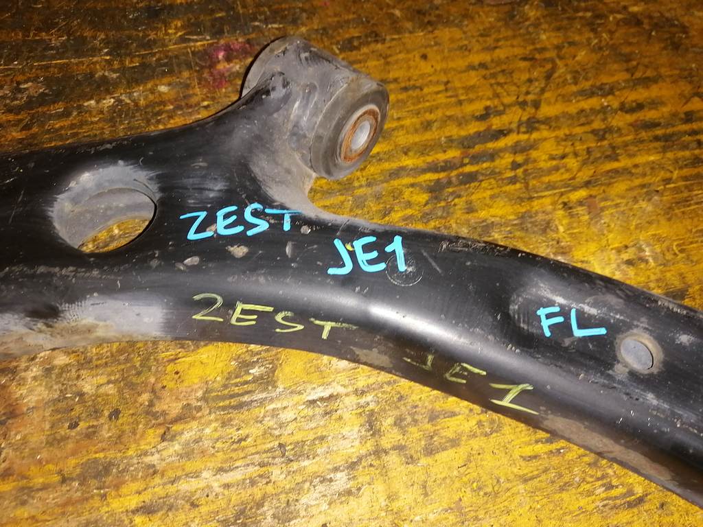 ZEST JE1 РЫЧАГ ПЕРЕДНИЙ ЛЕВЫЙ Honda Zest