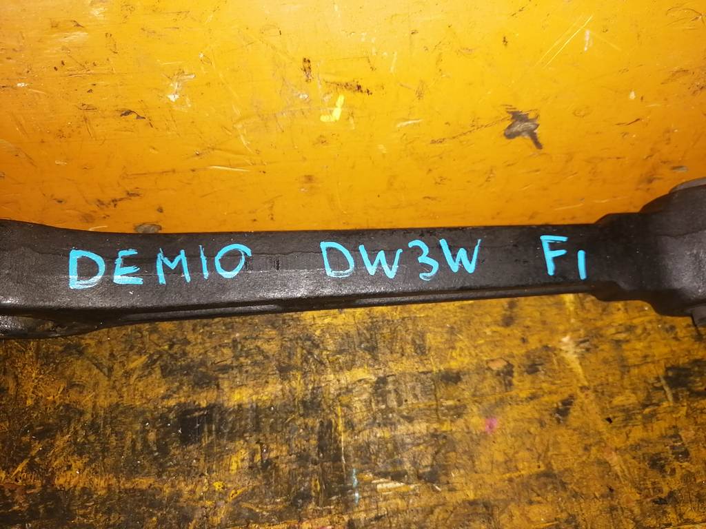 DEMIO DW3W РЫЧАГ ПЕРЕДНИЙ 1 Mazda Demio