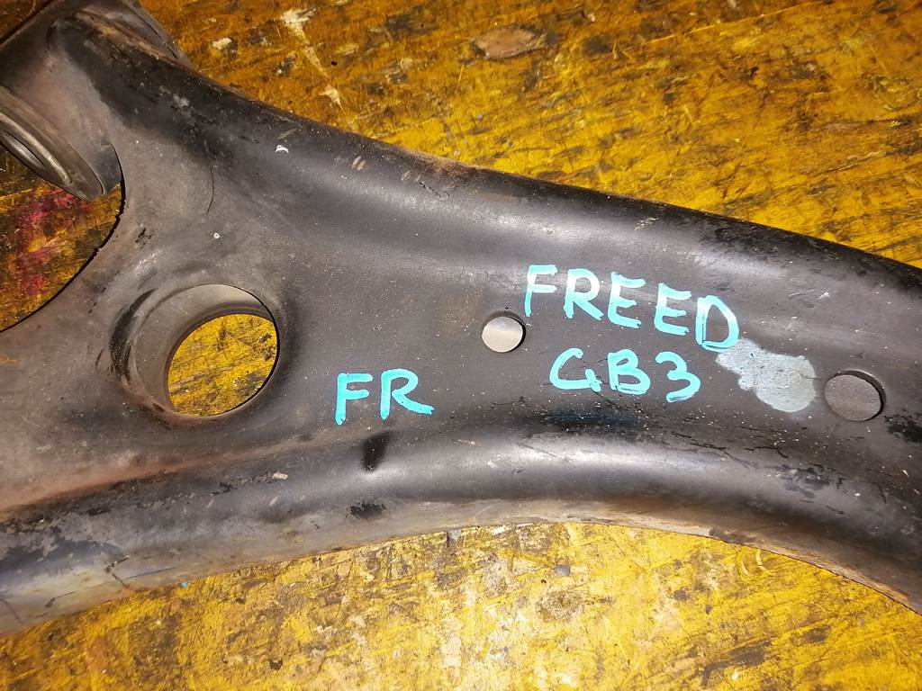 FREED GB3 РЫЧАГ ПЕРЕДНИЙ ПРАВЫЙ Honda Freed