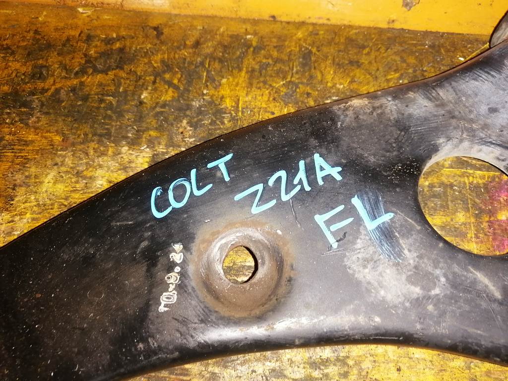 COLT Z21A РЫЧАГ ПЕРЕДНИЙ ЛЕВЫЙ Mitsubishi Colt