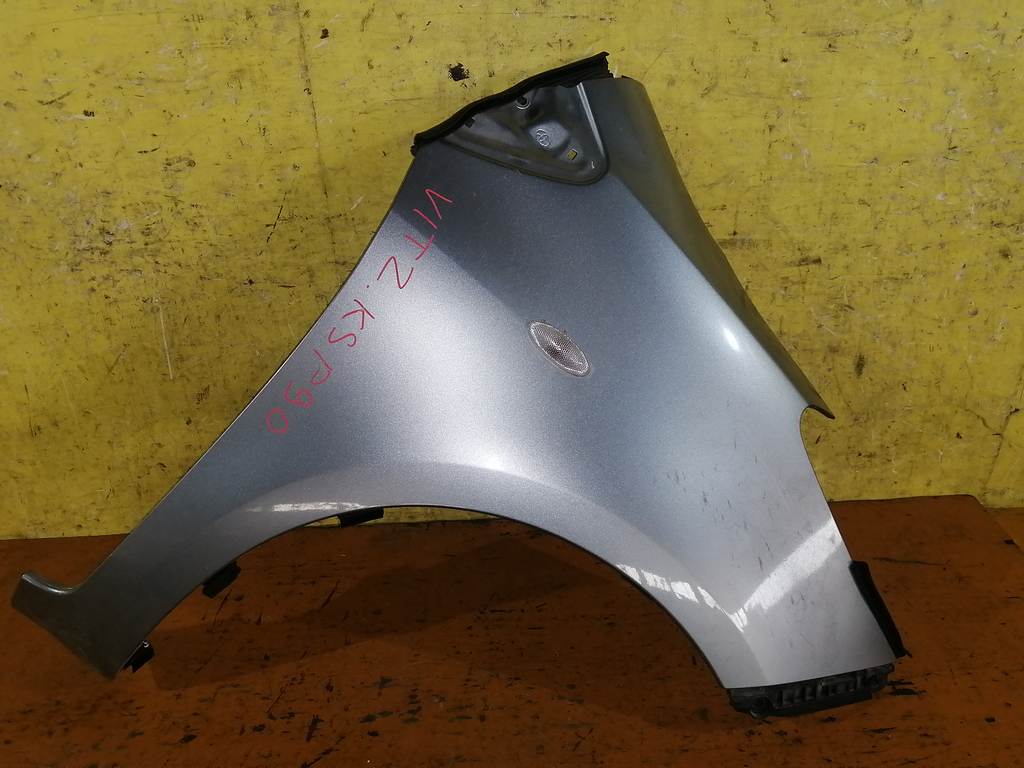 крыло Toyota Vitz 0