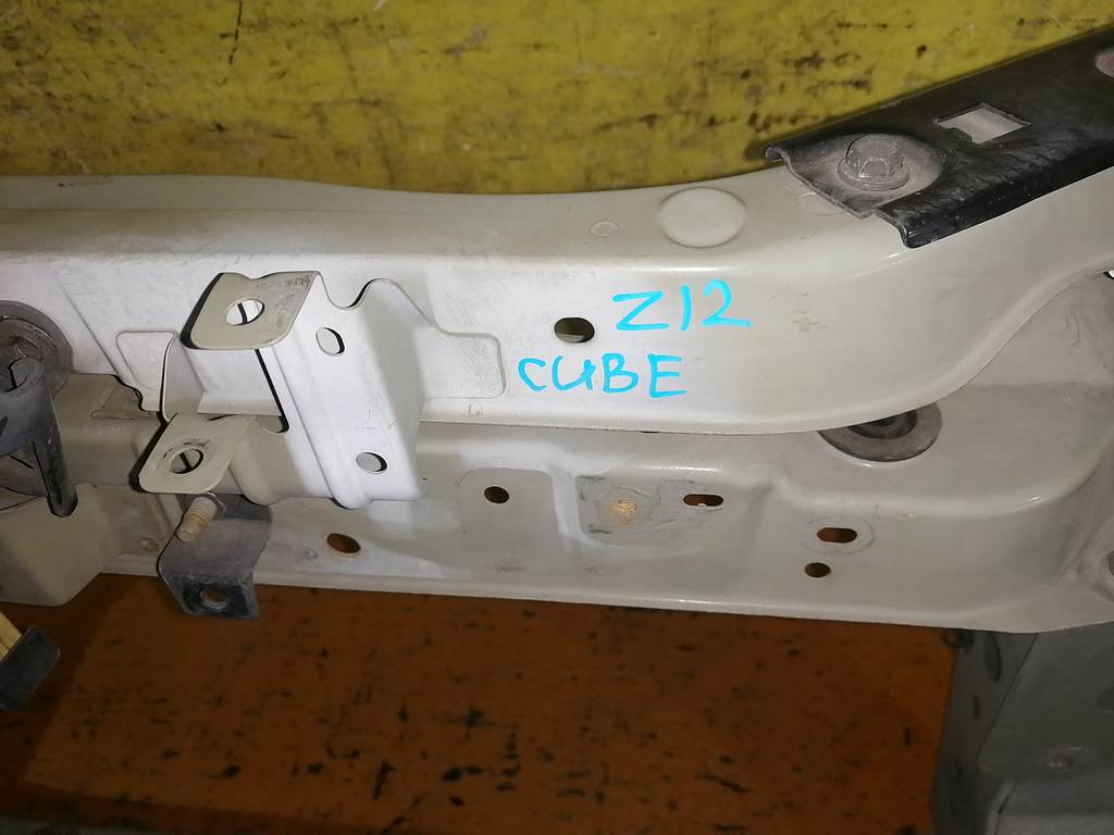 CUBE Z12 РАМКА РАДИАТОРА Nissan Cube 1