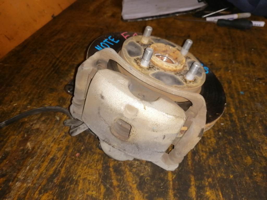 NOTE E11 СТУПИЦА ПЕРЕДНЯЯ ЛЕВАЯ ABS Nissan Note 1