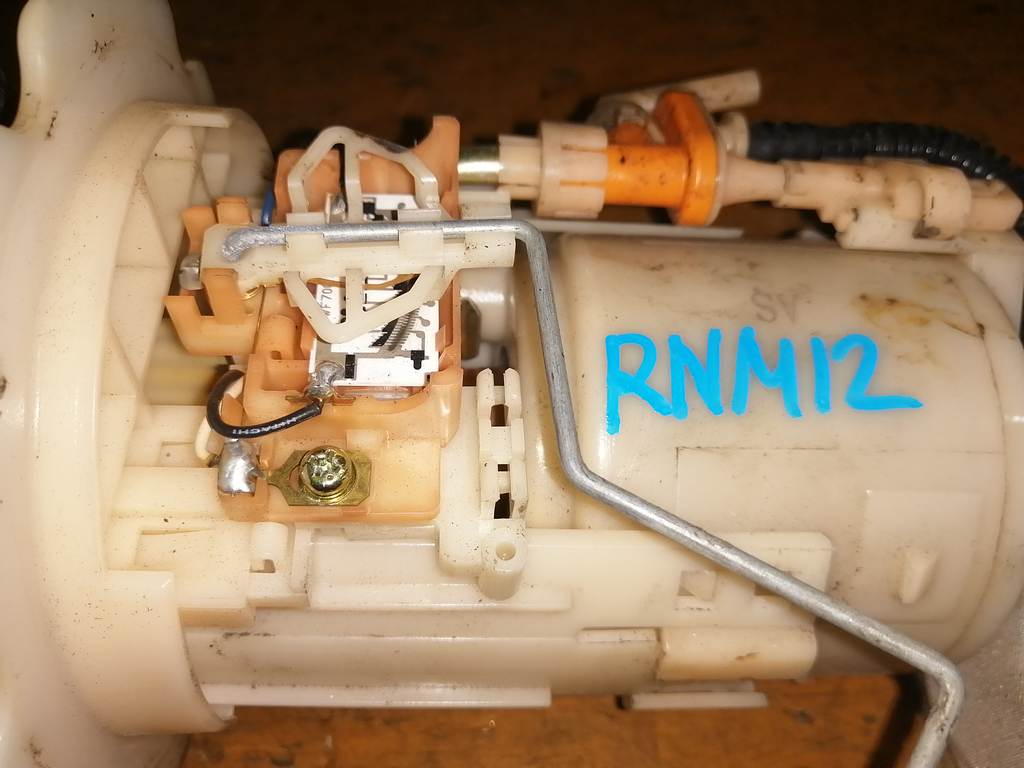 LIBERTY RNM12 БЕНЗОНАСОС Nissan Liberty 1