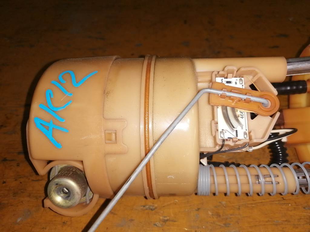 MARCH AK12 БЕНЗОНАСОС Nissan March 1