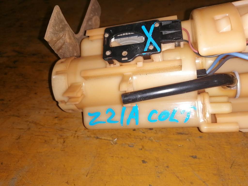 COLT Z21A БЕНЗОНАСОС, дефект Mitsubishi Colt 1