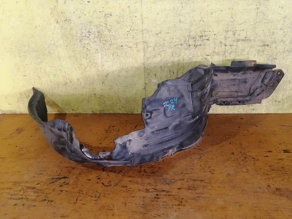 подкрылок Nissan Serena 0