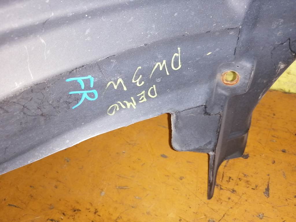 DEMIO DW3W ПОДКРЫЛОК ПЕРЕДНИЙ ПРАВЫЙ Mazda Demio 1