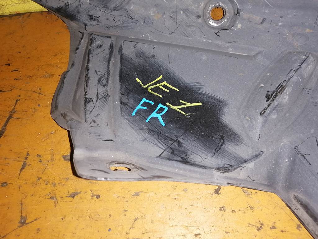 ZEST JE1 ПОДКРЫЛОК ПЕРЕДНИЙ ПРАВЫЙ Honda Zest 1