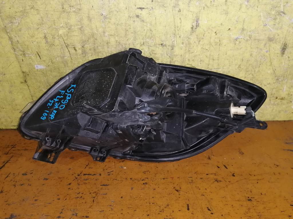 Осветительные приборы Toyota Vitz 2