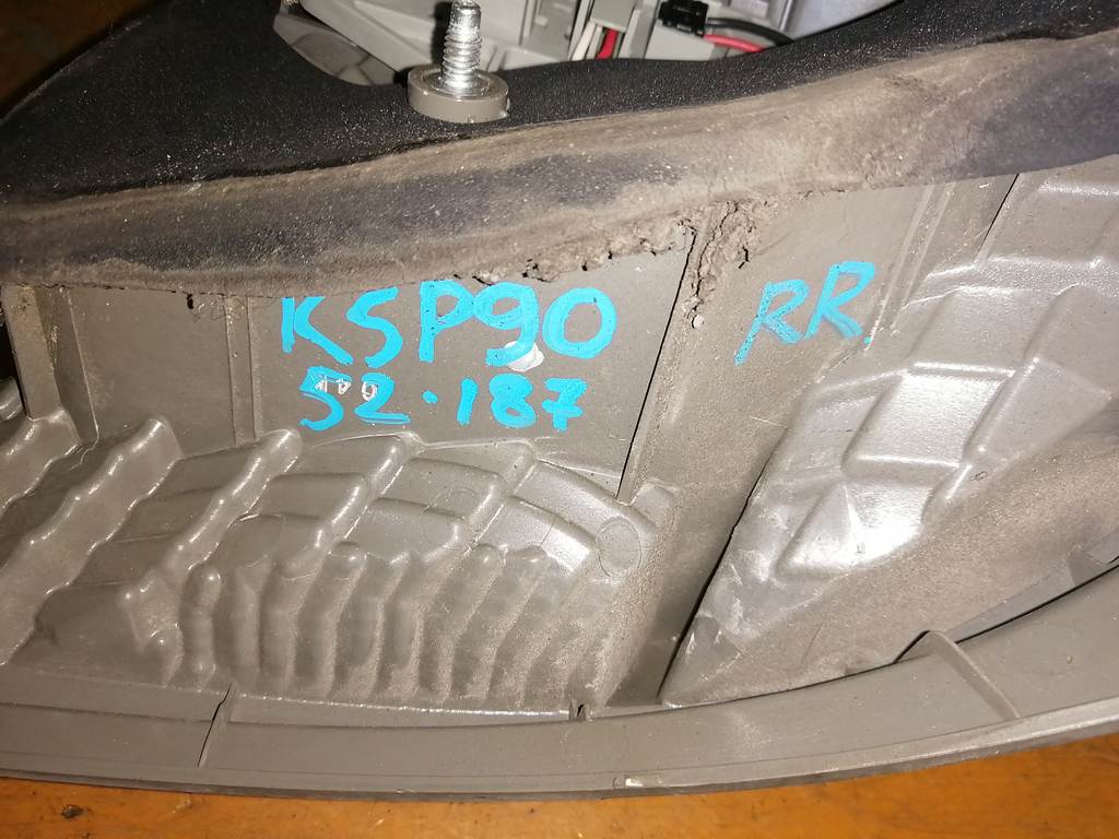 VITZ KSP90 СТОП ПРАВЫЙ 52187, дефект Toyota Vitz 1