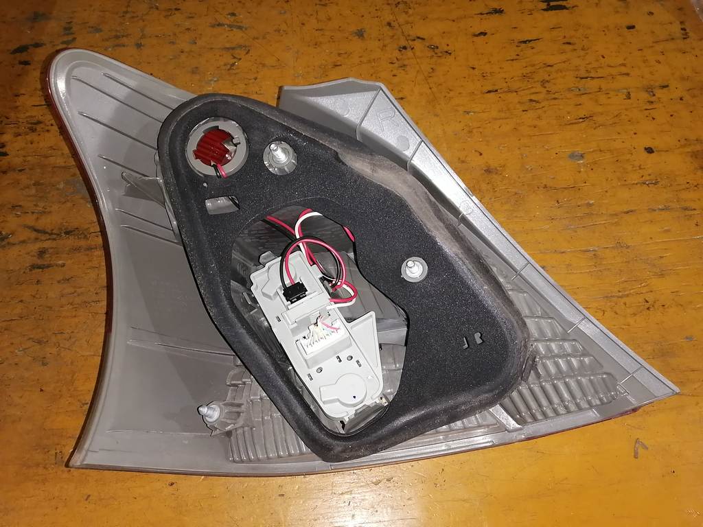 Осветительные приборы Toyota Vitz 2