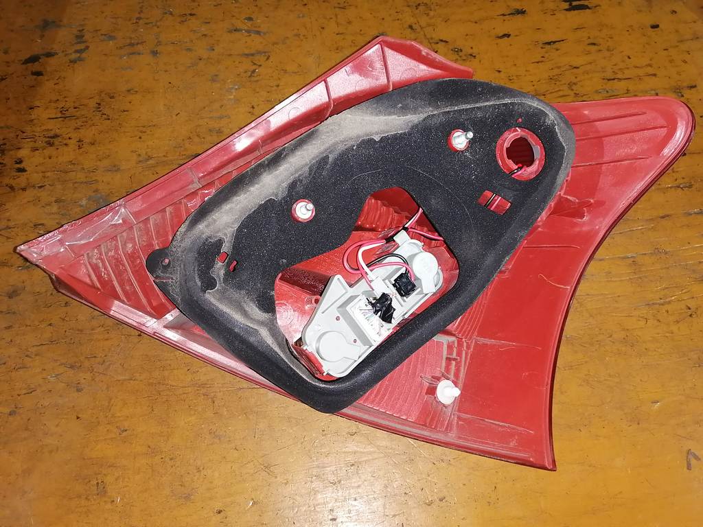 Осветительные приборы Toyota Vitz 2