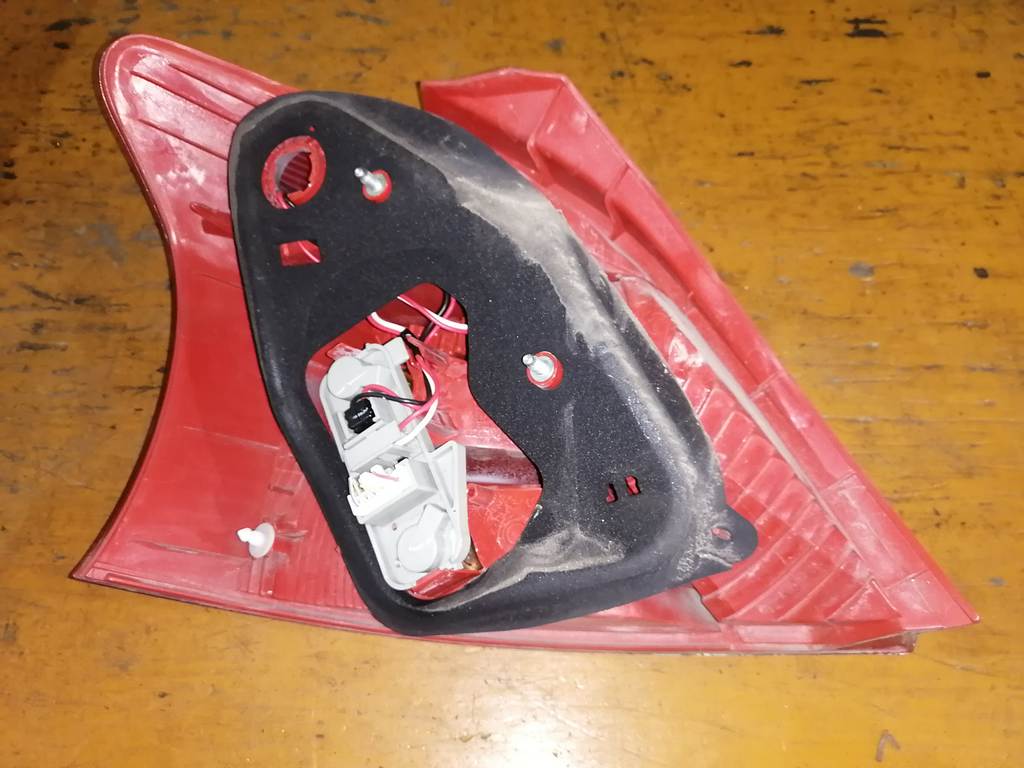 Осветительные приборы Toyota Vitz 2