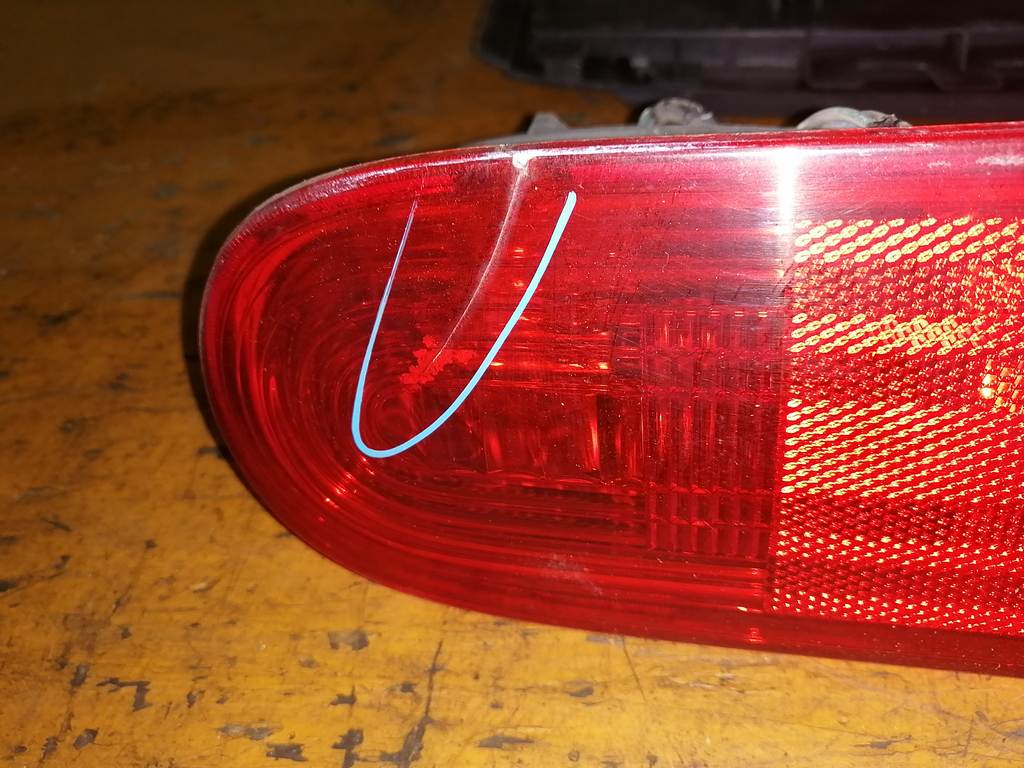 стоп-сигнал Nissan Cube 3