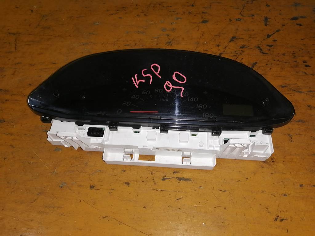 щиток приборов Toyota Vitz 0