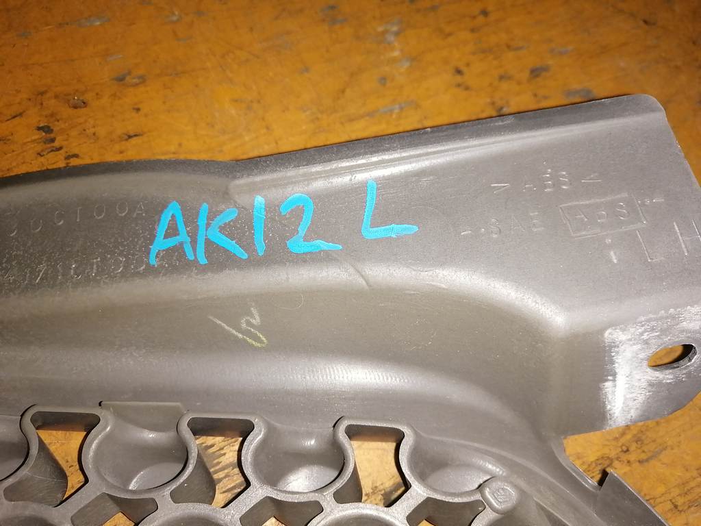 MARCH AK12 РЕШЕТКА РАДИАТОРА ЛЕВАЯ Nissan March 1