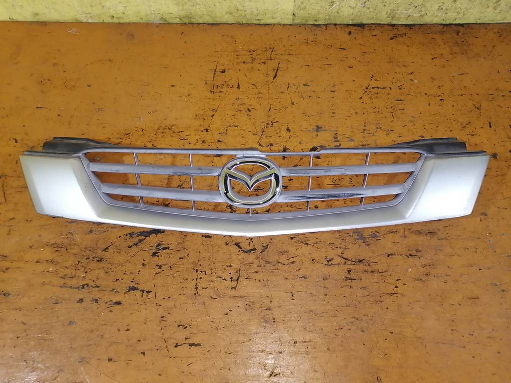 решетка радиатора Mazda Demio 0