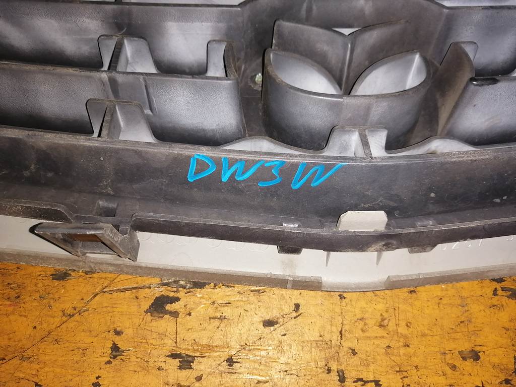 DEMIO DW3W РЕШЕТКА РАДИАТОРА Mazda Demio 1