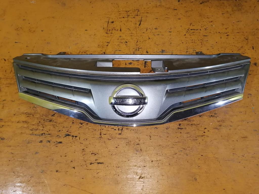 решетка радиатора Nissan Note 0
