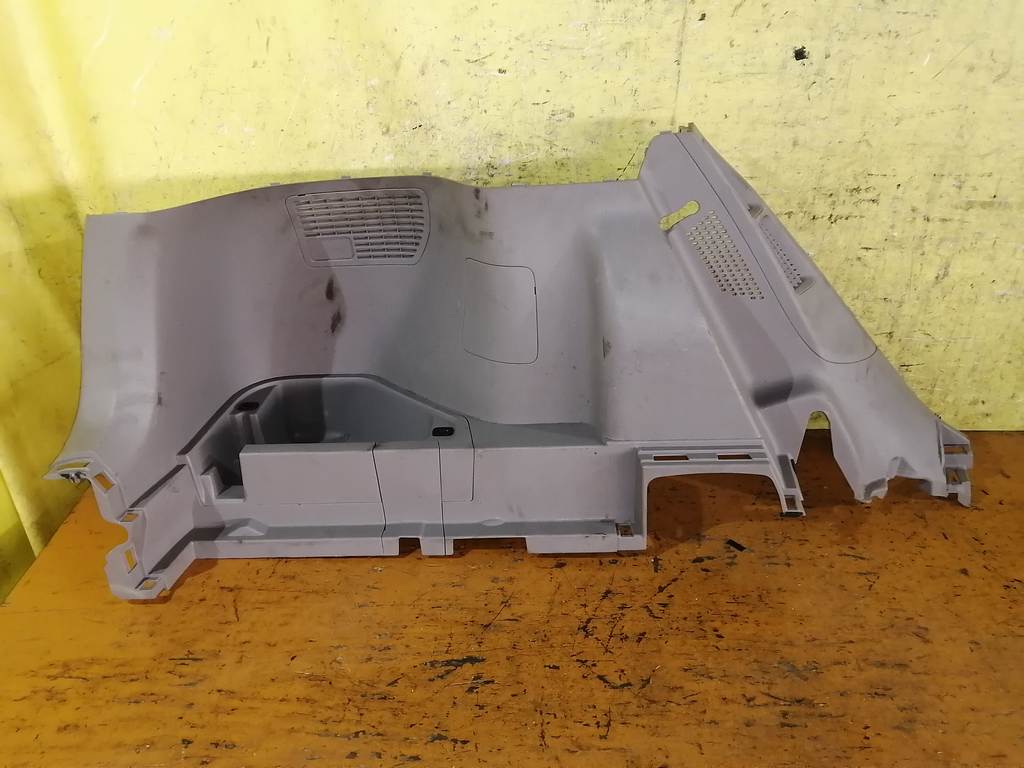 обшивка багажника Honda Insight 0