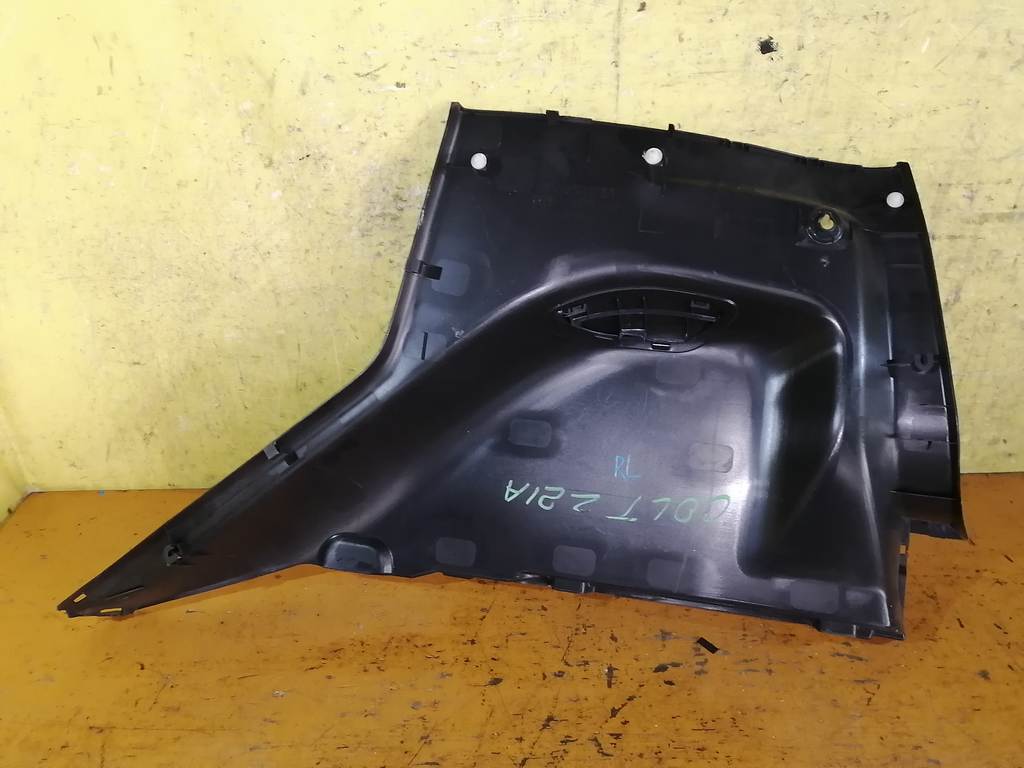 обшивка багажника Mitsubishi Colt 3