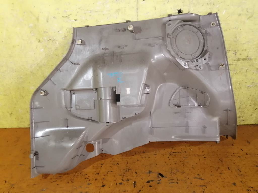 обшивка багажника Daihatsu Tanto 3