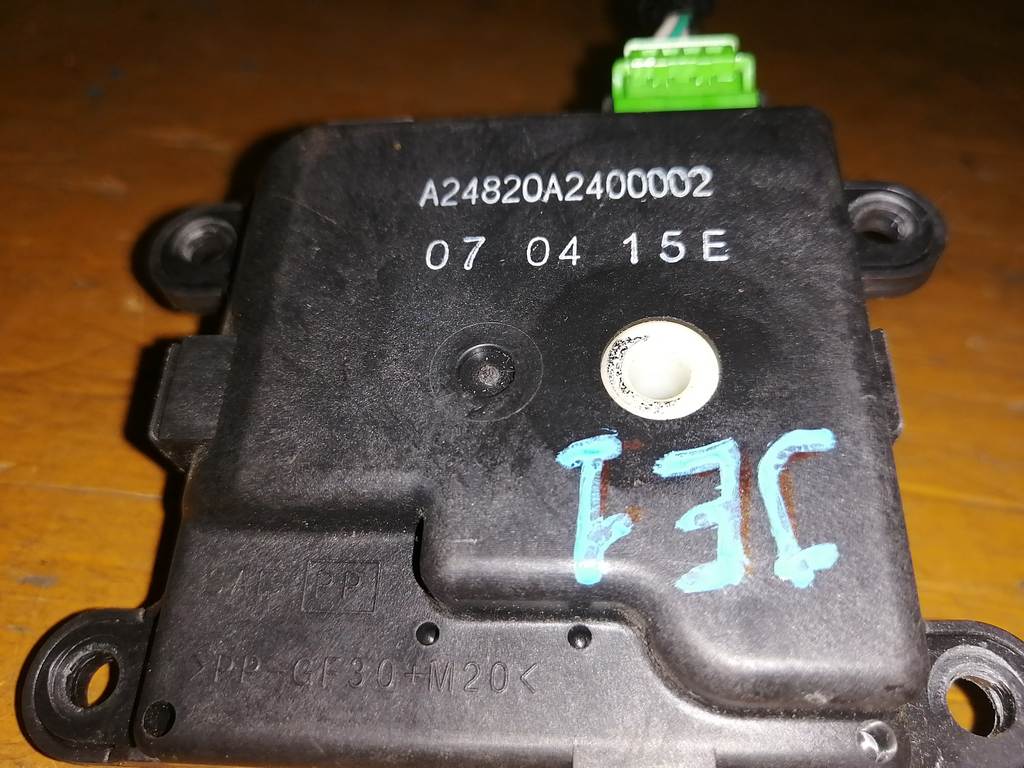 ZEST JE1 СЕРВОПРИВОД ЗАСЛОНОК ПЕЧКИ A24820A2400002 Honda Zest 1