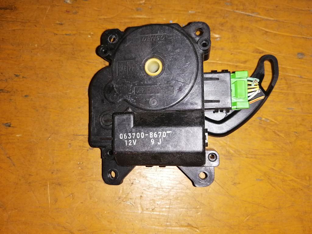 FIT GD3 СЕРВОПРИВОД ЗАСЛОНОК ПЕЧКИ 063700-8670 Honda Fit 1