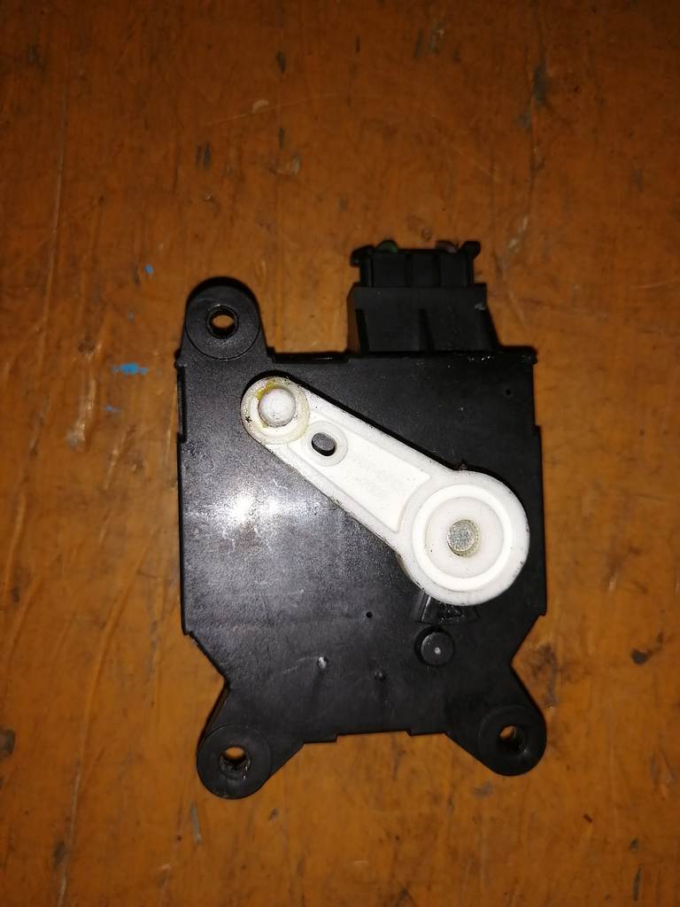 MARCH AK12 СЕРВОПРИВОД ЗАСЛОНОК ПЕЧКИ 503752-0670 Nissan March 1