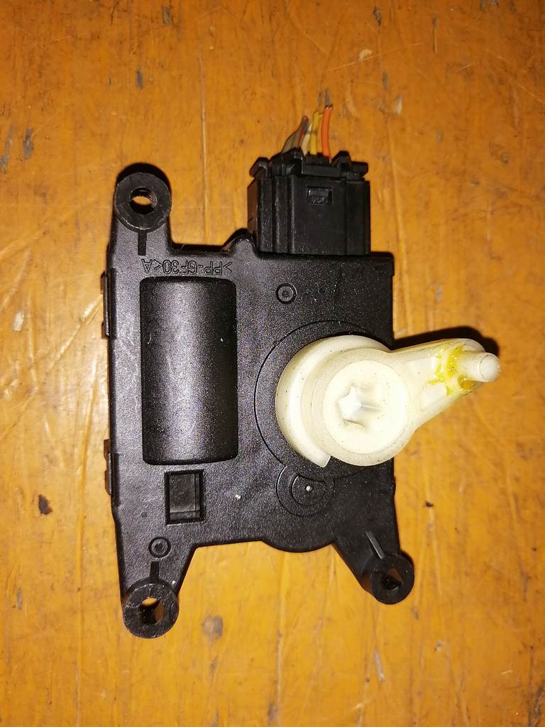 SX4 YA11S СЕРВОПРИВОД ЗАСЛОНОК ПЕЧКИ T1008046U Suzuki SX4 1