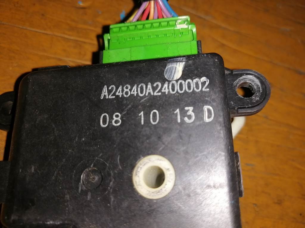 ZEST JE1 СЕРВОПРИВОД ЗАСЛОНОК ПЕЧКИ A24840A2400002 Honda Zest 1