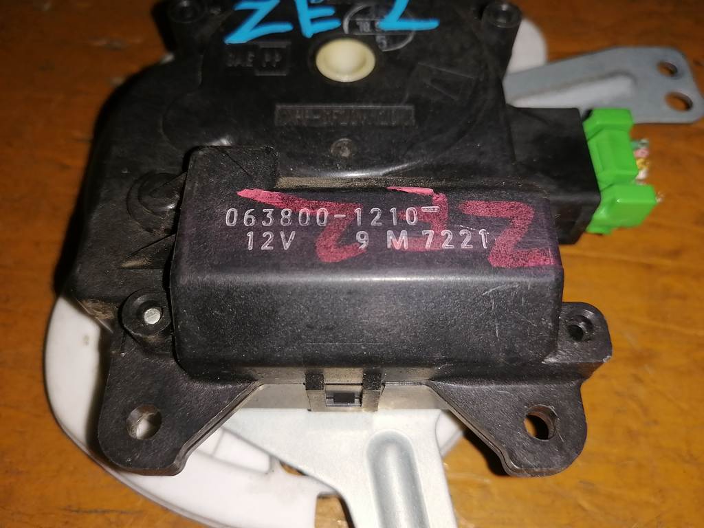 INSIGHT ZE2 СЕРВОПРИВОД ЗАСЛОНОК ПЕЧКИ 063800-1210 Honda Insight 1