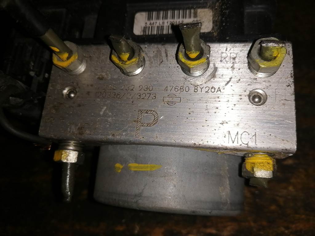 NOTE E11 БЛОК ABS 47660 8Y20A Nissan Note 1