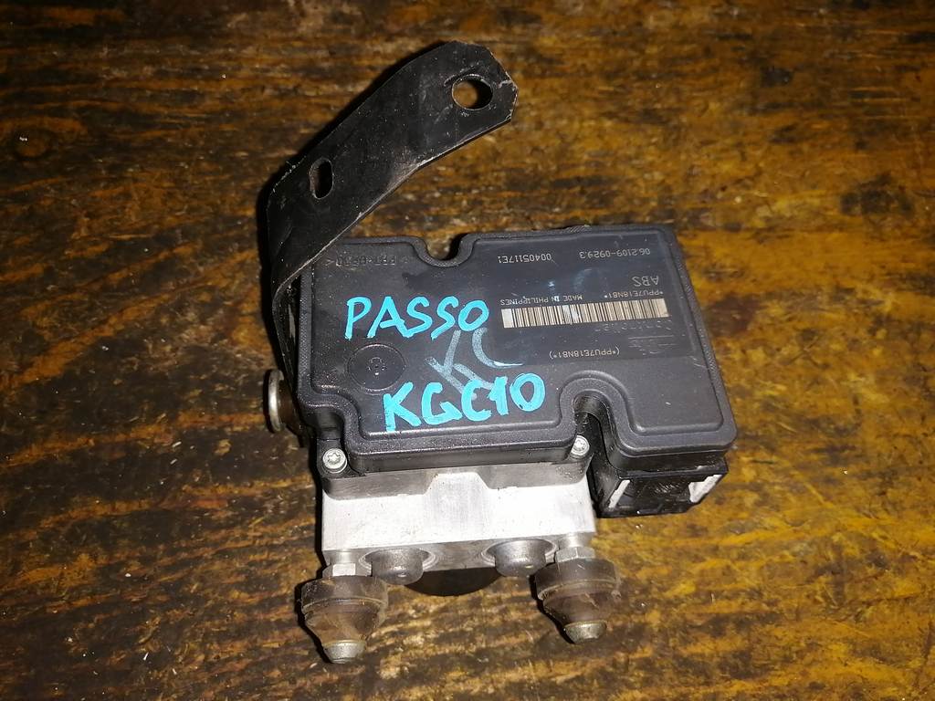 блок abs Toyota Passo 0