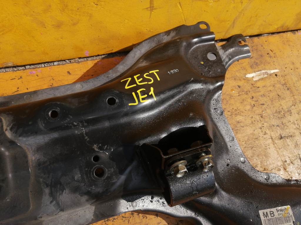 ZEST JE1 БАЛКА ПОПЕРЕЧНАЯ Honda Zest 1
