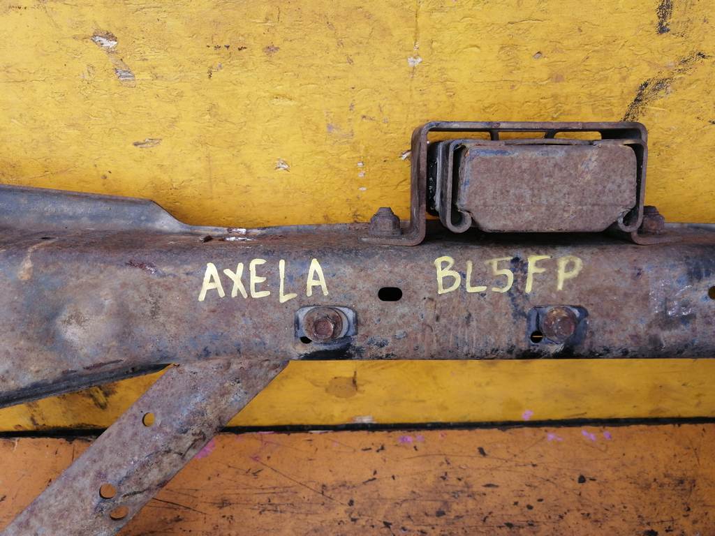 AXELA BL5FP ПОДРАМНИК ЗАДНИЙ Mazda Axela 1