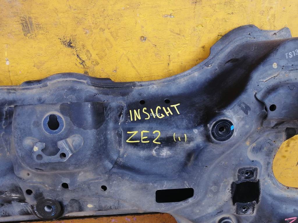 INSIGHT ZE2 БАЛКА ПОПЕРЕЧНАЯ 1 Honda Insight 1