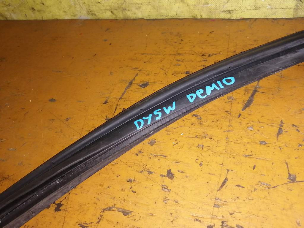 DEMIO DY5W УПЛОТНИТЕЛЬ 5-Й ДВЕРИ Mazda Demio 1