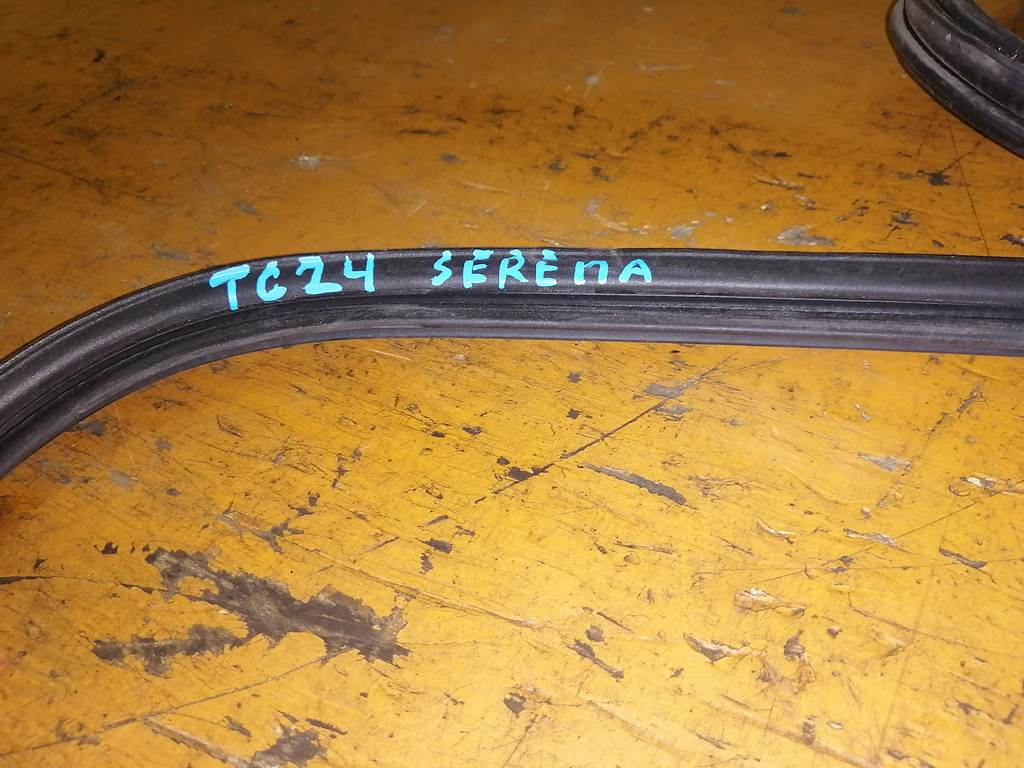 SERENA TC24 УПЛОТНИТЕЛЬ 5-Й ДВЕРИ Nissan Serena 1