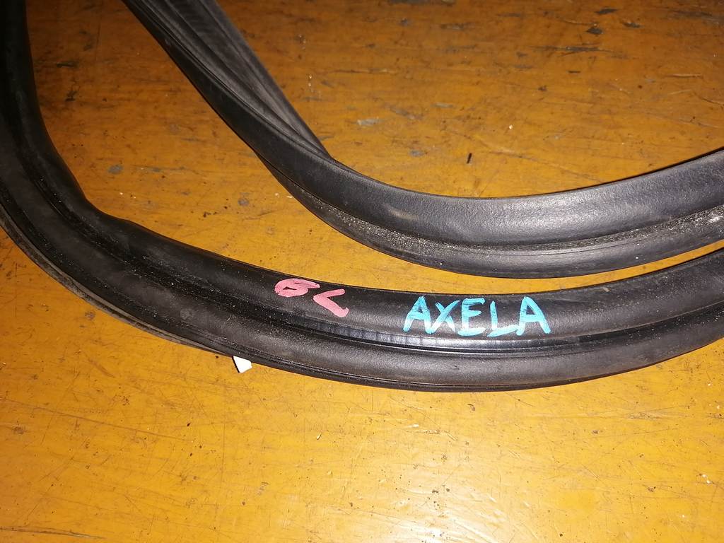 AXELA BL5FP УПЛОТНИТЕЛЬ КРЫШКИ БАГАЖНИКА Mazda Axela 1