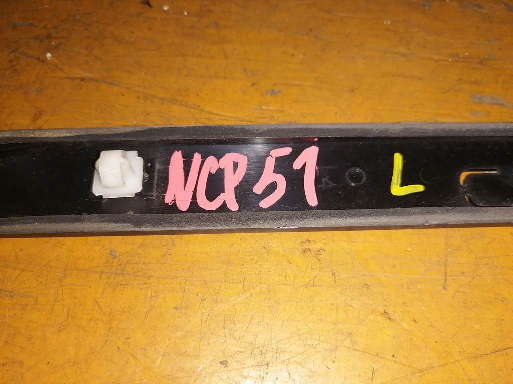 PROBOX NCP51 НАКЛАДКА МОЛДИНГА КРЫШИ ЛЕВАЯ Toyota Probox 1